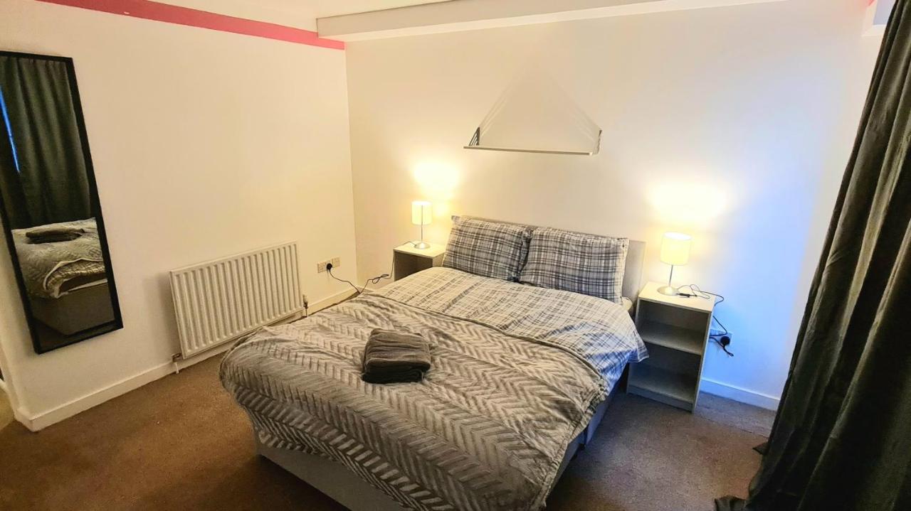 Lovely 3 Bedroom Apartment - Free Parking Единбург Екстериор снимка