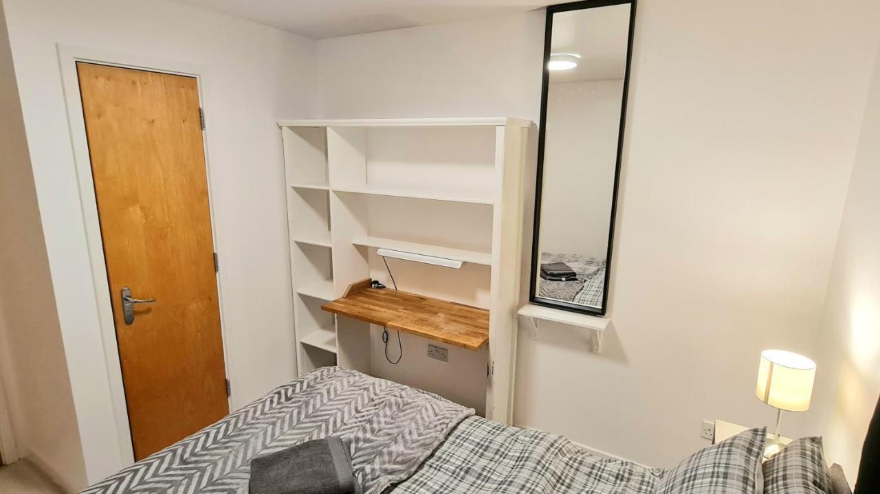 Lovely 3 Bedroom Apartment - Free Parking Единбург Екстериор снимка