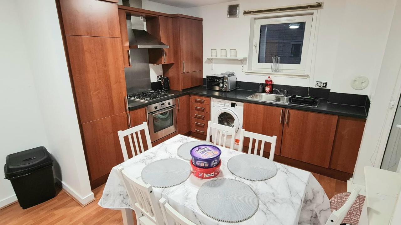 Lovely 3 Bedroom Apartment - Free Parking Единбург Екстериор снимка