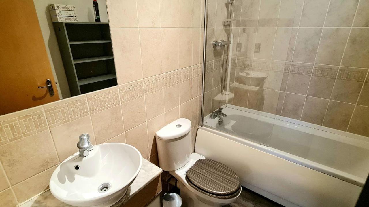 Lovely 3 Bedroom Apartment - Free Parking Единбург Екстериор снимка