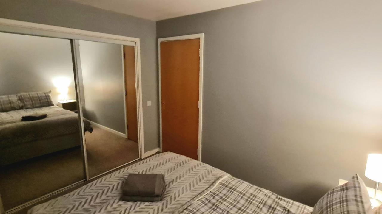 Lovely 3 Bedroom Apartment - Free Parking Единбург Екстериор снимка