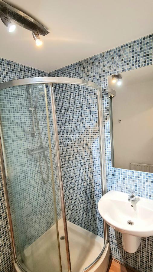 Lovely 3 Bedroom Apartment - Free Parking Единбург Екстериор снимка