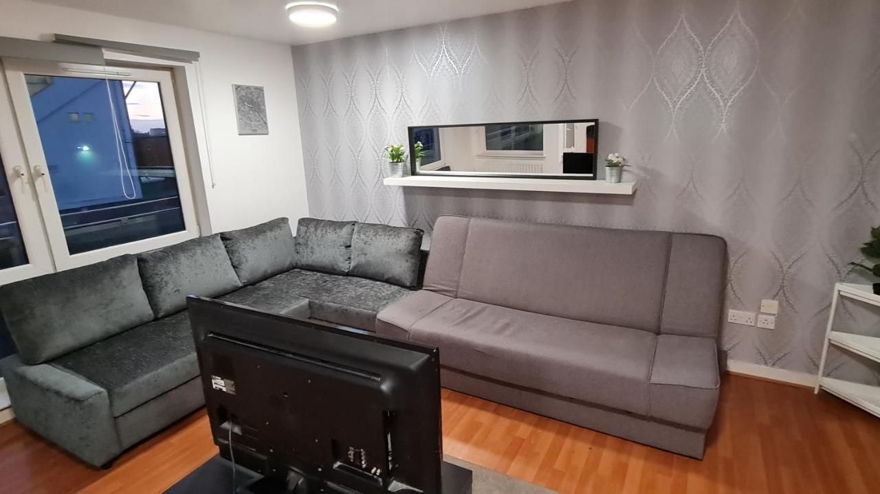Lovely 3 Bedroom Apartment - Free Parking Единбург Екстериор снимка