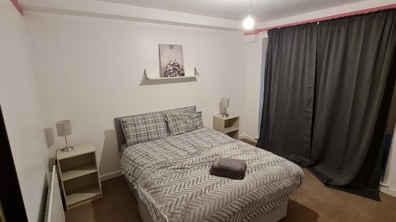 Lovely 3 Bedroom Apartment - Free Parking Единбург Екстериор снимка